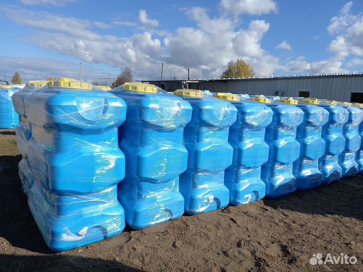 Бак пластиковый для воды 1000 л