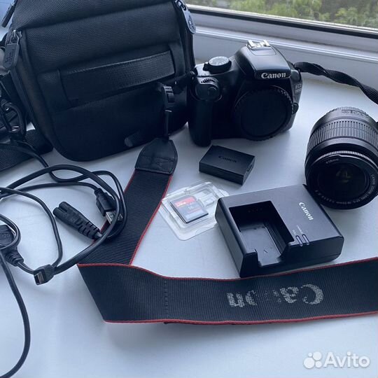 Зеркальный фотоаппарат canon 1100D