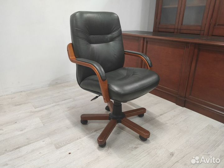 Кресло руководителя министр (кожа) б/у 12326