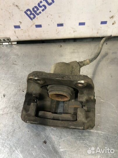 Суппорт передний правый Renault Logan седан