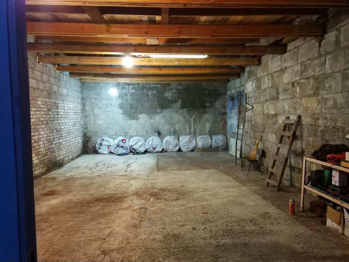 Гараж, > 30 м²