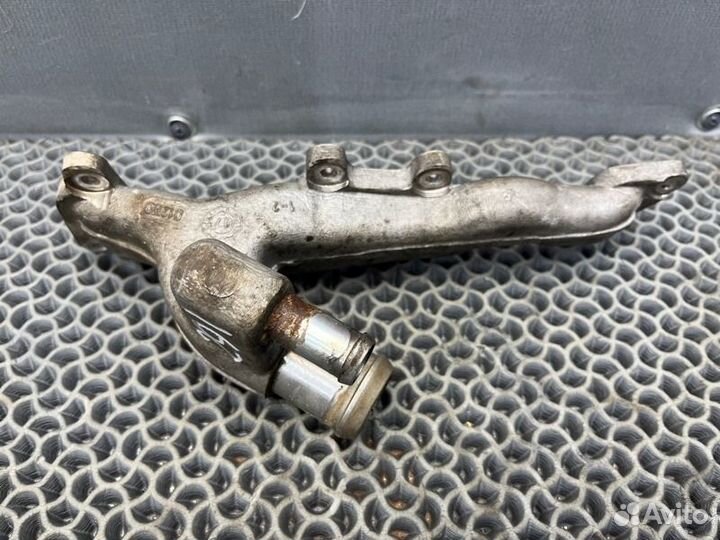 Фланец системы охлаждения Ford Transit TT9 2.4L