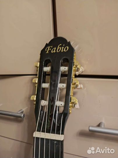 Новая гитара,метроном,чехол,подставка для ног