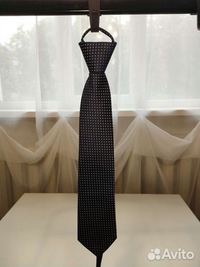 Галстук с кнопкой-зажимом