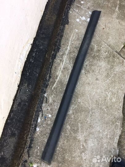 Молдинг передней правой двери на Пассат Б4