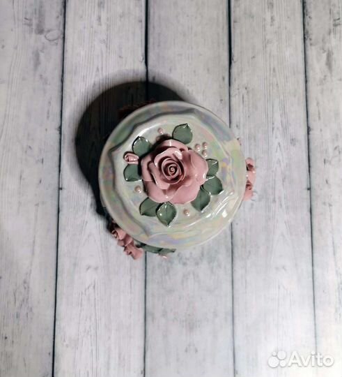 Шкатулка СССР Кисловодский фарфор с лепниной. Торг