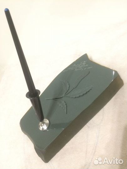 Старинная каменная подставка для ручки