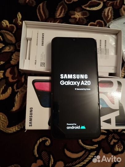Samsung Galaxy A20, 3/32 ГБ