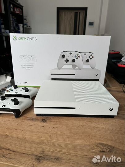 Xbox One s как новый +Крутые игры