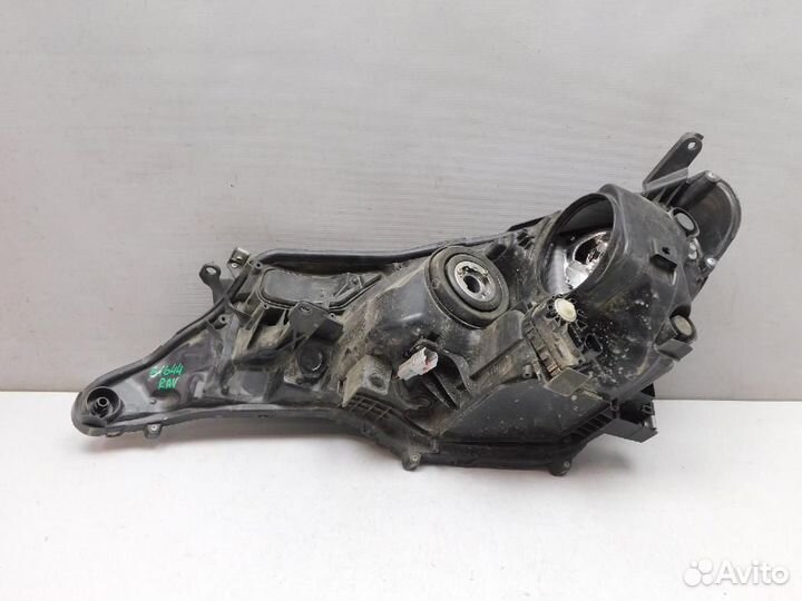 Фара правая Toyota RAV4