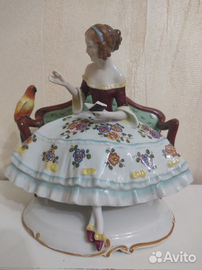 Антикварная фарфоровая статуэтка Германия