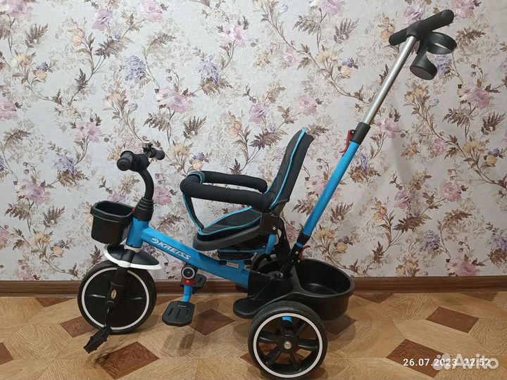 Трехколесный велосипед с ручкой