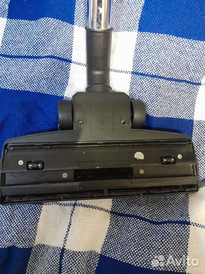 Телескопичнская щётка Redmond пылесоса