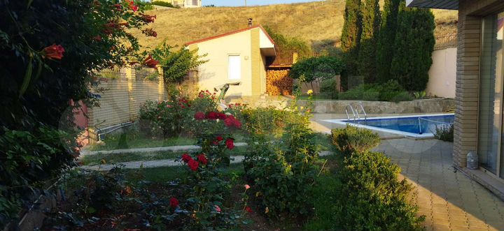 Дом 213 м² на участке 7,5 сот.