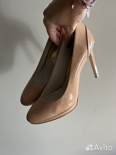 Бежевые туфли Michael Kors