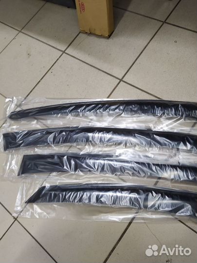 Дефлекторы на Hyundai Sonata YF. Оригинал