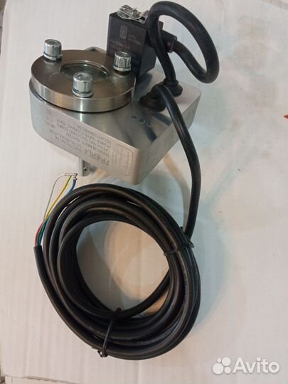 Регулятор уровня масла и датчик уровня фреона