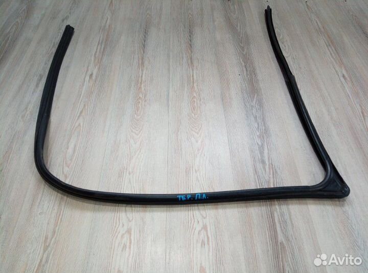 Уплотнитель перед проема стекла двери Nissan terra