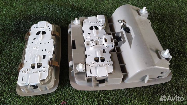 Плафон комплектом Toyota Avensis 272 3zrfae 2012