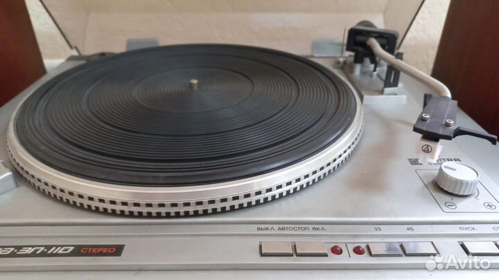 Проигрыватель, усилитель, колонки Вега