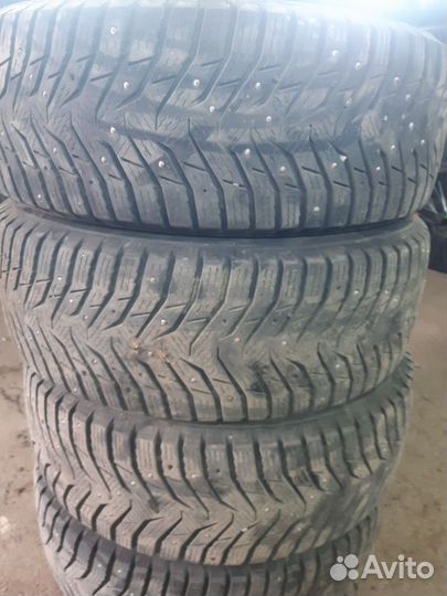 Kumho WinterCraft Ice WI31 215/60 R16 99T