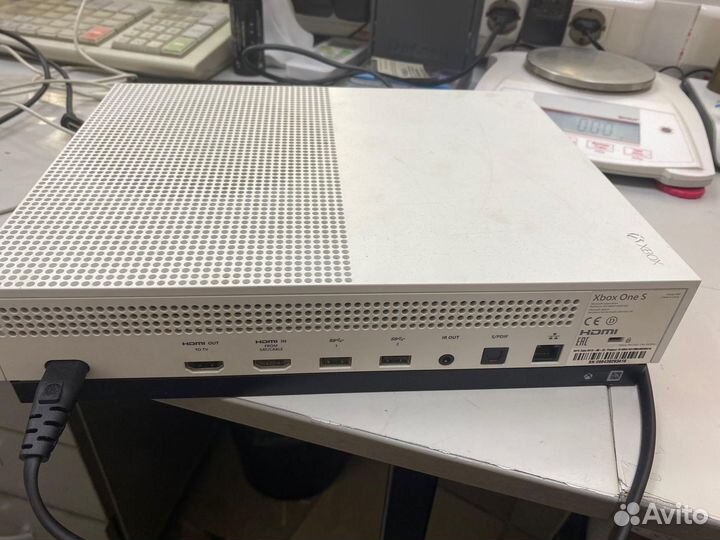 Игровая приставка Microsoft Xbox One S 1 тб