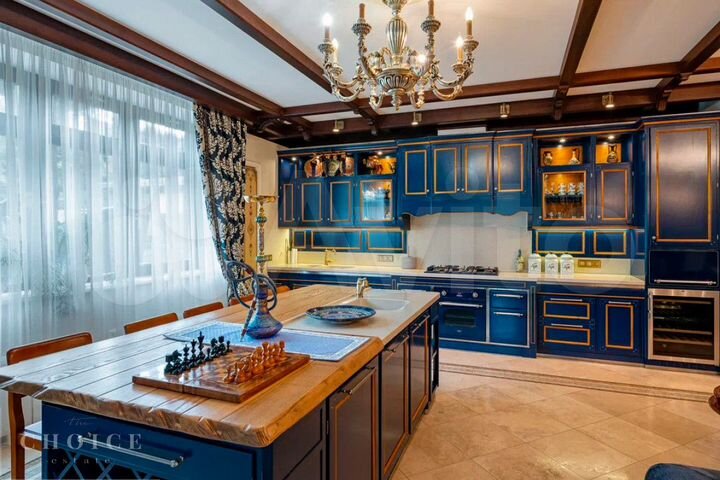 Коттедж 870 м² на участке 22 сот.