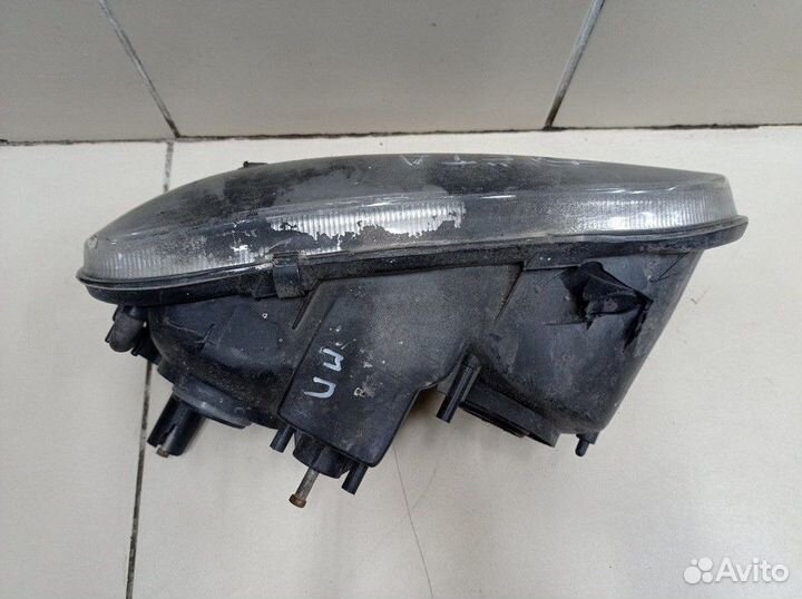 Фара передняя левая Toyota RAV4