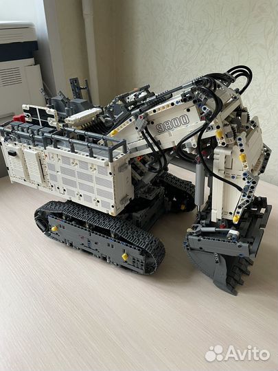 Liebherr R 9800 Lego