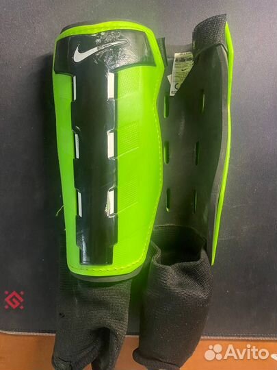 Щитки футбольные Nike