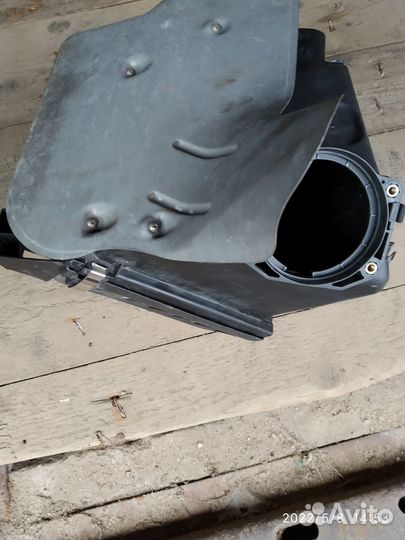 Корпус воздушного фильтра Audi A4 B5 058133837