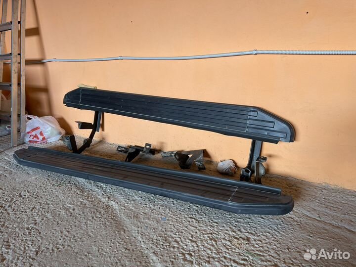 Пороги Geely Atlas