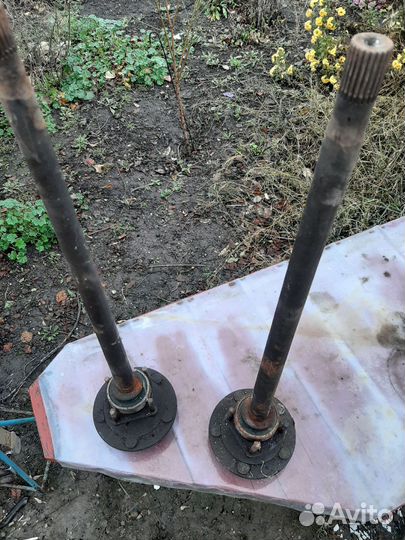 Полуось на ниву