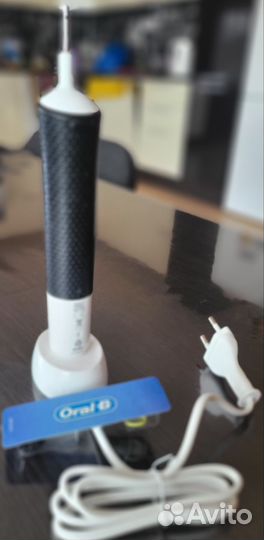 Электрическая зубная щетка oral b pro