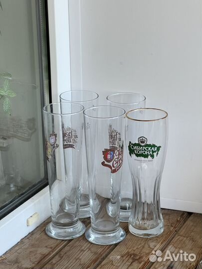Высокие пивные стеклянные стаканы