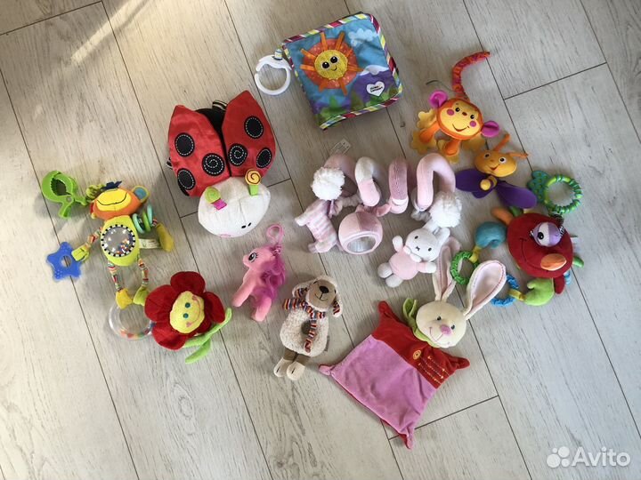 Игрушки пакетом для новорожденных