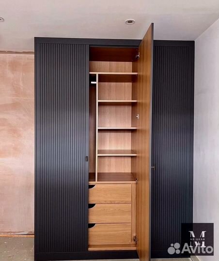 Угловой шкаф