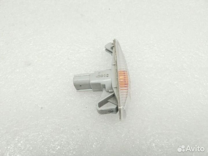 Повторитель поворота правый Mitsubishi Outlander