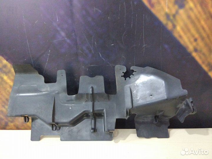 Диффузор радиатора левый Volkswagen Passat Variant