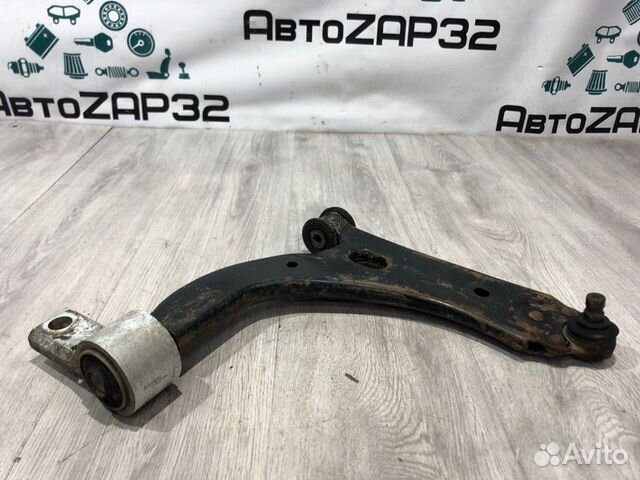 Рычаг передний правый Ford Fiesta MK5 fyja 2005