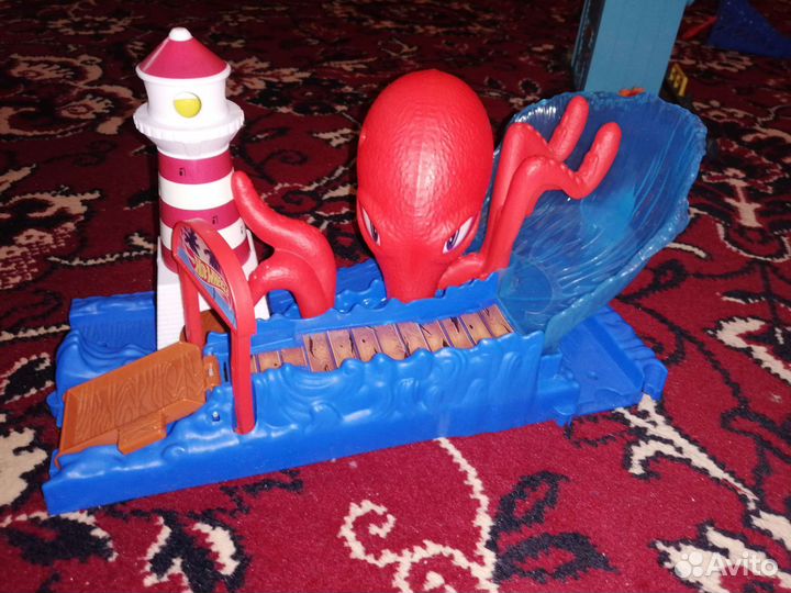 Hot wheels треки осьминог и джокер