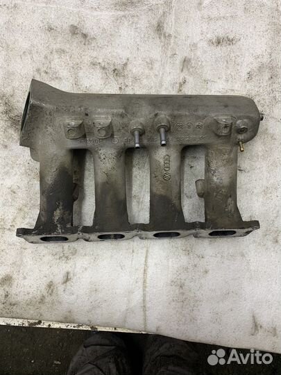 Коллектор впускной Skoda Octavia A4 1.8