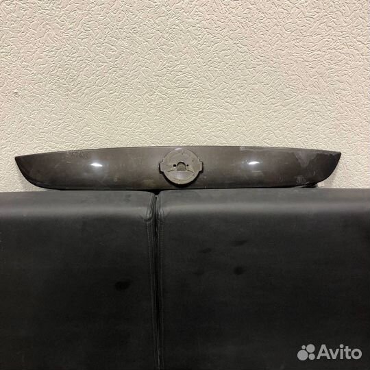 Планка подсветки номера Nissan Juke 2010–2019