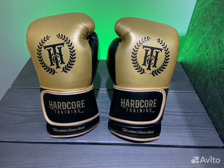 Боксерские перчатки Hardcore Training Revolution
