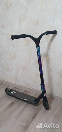 Трюковой самокат Reaction