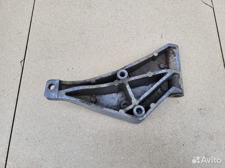 Кронштейн гур Volkswagen Passat B3