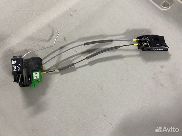 Замок двери передней правой Kia Rio (QB) III (2011