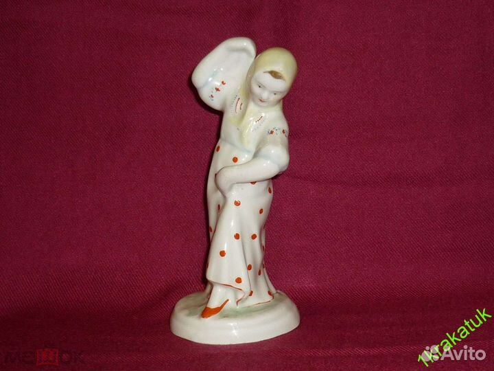 Девочка С платочком, плясунья. дулево 1920-1930 ые