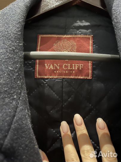 Шерстяное мужское пальто Van Cliff