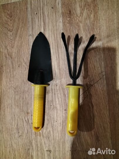 Лопаты, грабли, барабалки и насадка для полива
